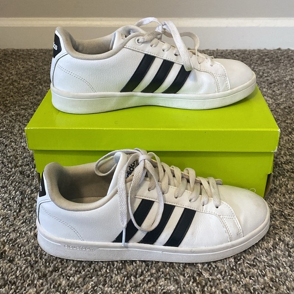 Size 7 Adidas Grand Court w/ Cloudfoam cushion - Picture 2 of 4